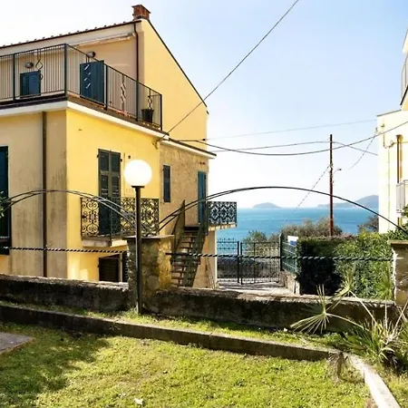 Apartments Tellaro * טלארו