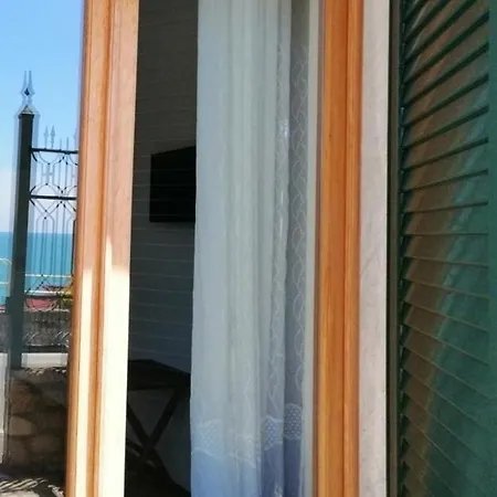 Apartments Tellaro בית נופש