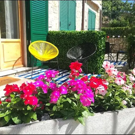 Apartments Tellaro בית נופש