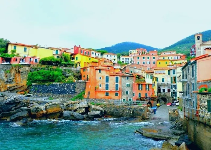 Apartments Tellaro Semesterbostad
