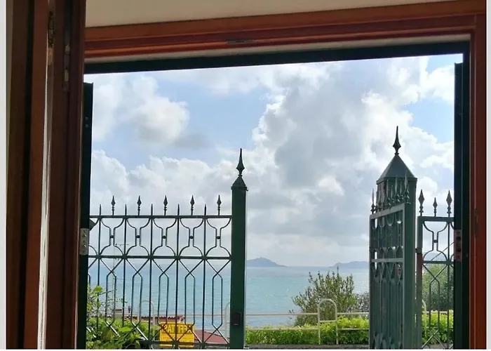 Semesterbostad Apartments Tellaro
